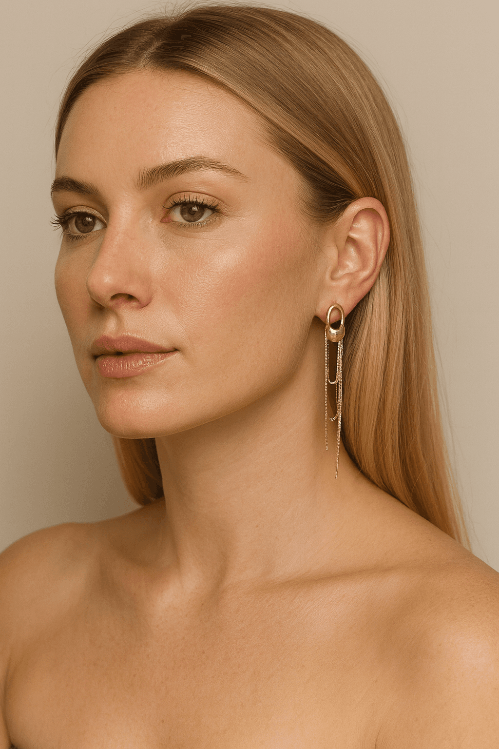 Elegant gold earrings