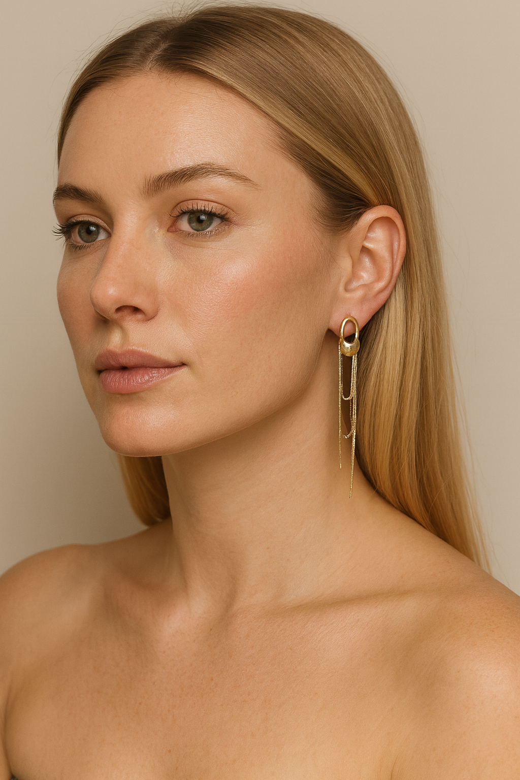 Elegant gold earrings