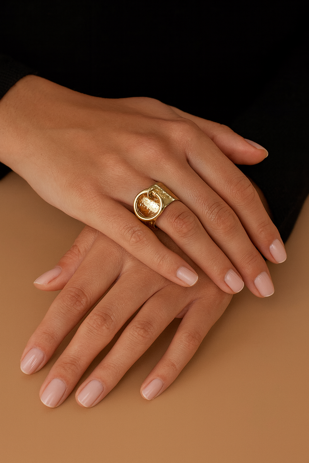 Elegant gold ring